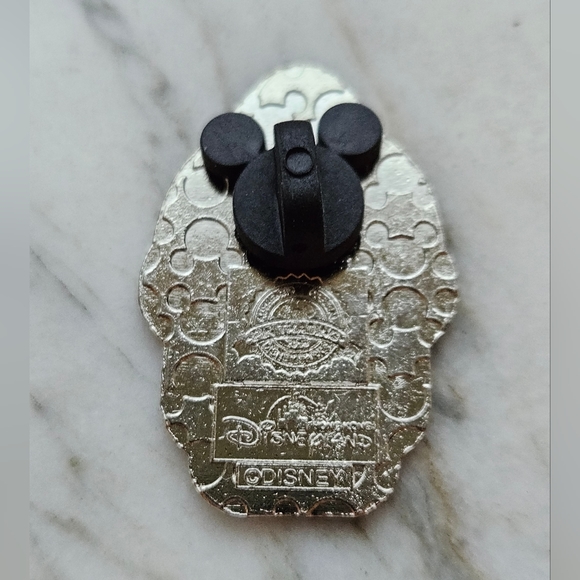 Robot Chip From Chip And Dale Hong Kong Disneyland Disney Pin - Picture 2 of 2